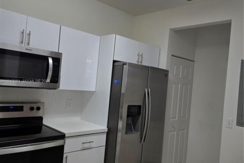 Townhouse in Homestead, Florida 4 bedrooms, 150.32 sq.m. № 1997343 - photo 6