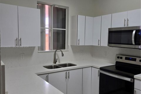 Townhouse in Homestead, Florida 4 bedrooms, 150.32 sq.m. № 1997343 - photo 5