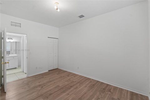 Townhouse in Homestead, Florida 4 bedrooms, 150.32 sq.m. № 1997343 - photo 15