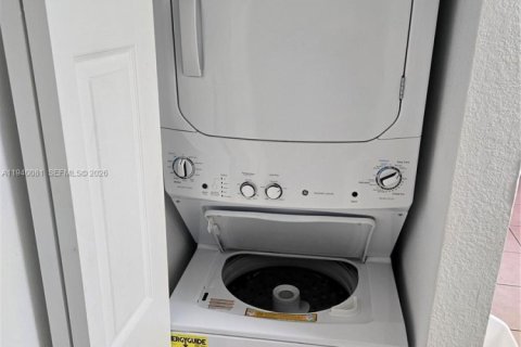 Townhouse in Homestead, Florida 4 bedrooms, 150.32 sq.m. № 1997343 - photo 8