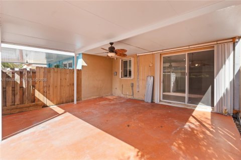 Townhouse in Homestead, Florida 4 bedrooms, 150.32 sq.m. № 1997343 - photo 29