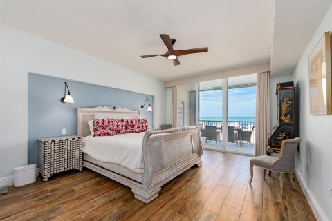 Condo in Indian Shores, Florida, 3 bedrooms  № 2096418 - photo 17