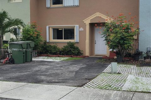 Townhouse in Homestead, Florida 3 bedrooms, 138.24 sq.m. № 1852241 - photo 1