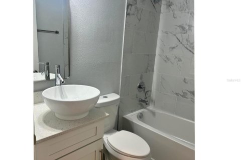 Immobilier commercial à vendre à Port Charlotte, Floride: 6 chambres, 253.44 m2 № 2115707 - photo 11