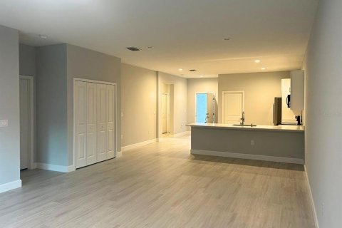 Immobilier commercial à vendre à Port Charlotte, Floride: 6 chambres, 253.44 m2 № 2115707 - photo 3