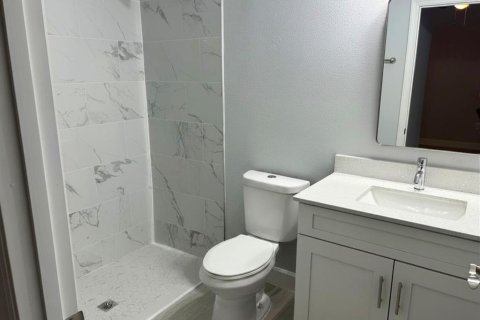 Immobilier commercial à vendre à Port Charlotte, Floride: 6 chambres, 253.44 m2 № 2115707 - photo 8