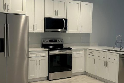 Immobilier commercial à vendre à Port Charlotte, Floride: 6 chambres, 253.44 m2 № 2115707 - photo 5
