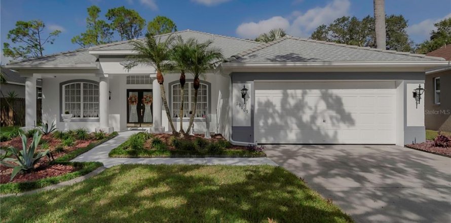 House in Lutz, Florida 4 bedrooms, 219.62 sq.m. № 1871156