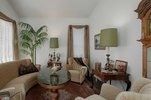 House in Lutz, Florida 4 bedrooms, 219.62 sq.m. № 1871156 - photo 4