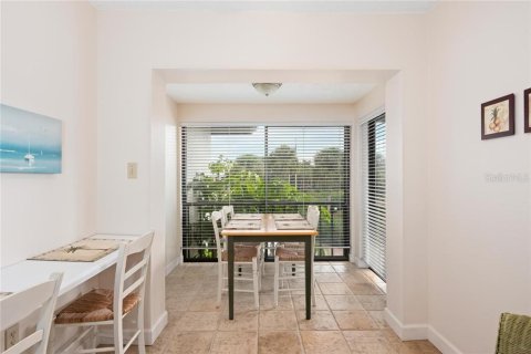 Condo in Longboat Key, Florida, 2 bedrooms  № 251576 - photo 12