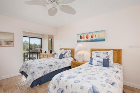Condo in Longboat Key, Florida, 2 bedrooms  № 251576 - photo 17