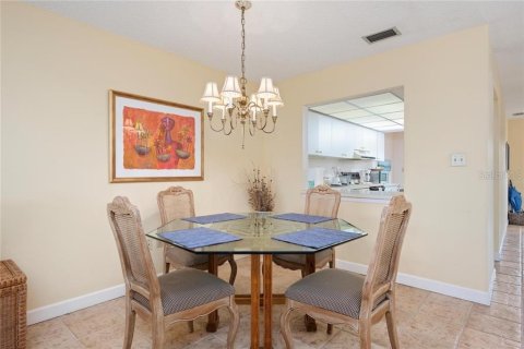 Condo in Longboat Key, Florida, 2 bedrooms  № 251576 - photo 8