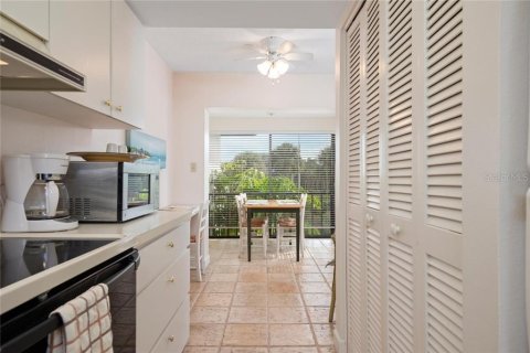 Condo in Longboat Key, Florida, 2 bedrooms  № 251576 - photo 10