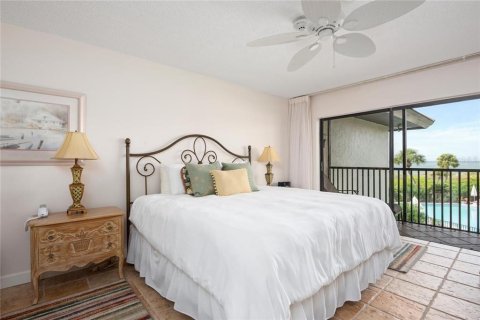Condo in Longboat Key, Florida, 2 bedrooms  № 251576 - photo 13
