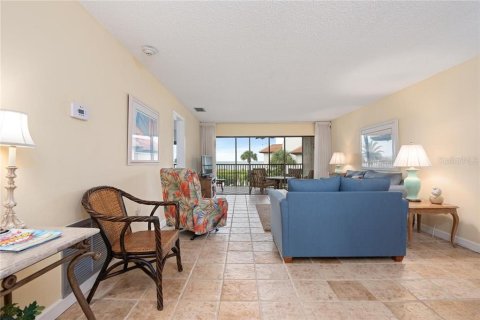 Condo in Longboat Key, Florida, 2 bedrooms  № 251576 - photo 4