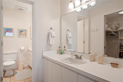Condo in Longboat Key, Florida, 2 bedrooms  № 251576 - photo 16