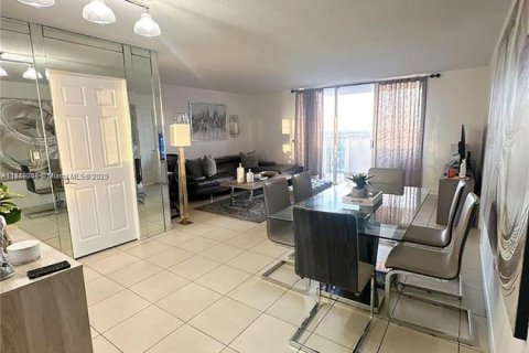 Condo in Aventura, Florida, 2 bedrooms № 1962653 - photo 5
