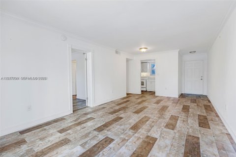 Condo in Miami Beach, Florida, 1 bedroom  № 2087067 - photo 5