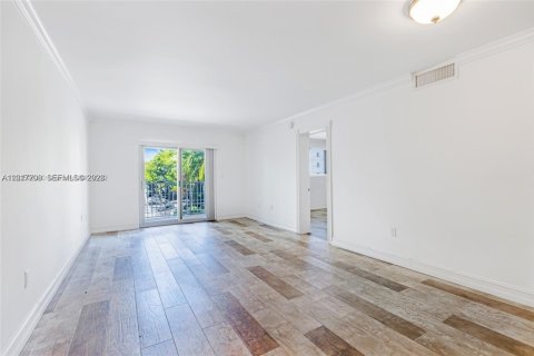 Condo in Miami Beach, Florida, 1 bedroom  № 2087067 - photo 3