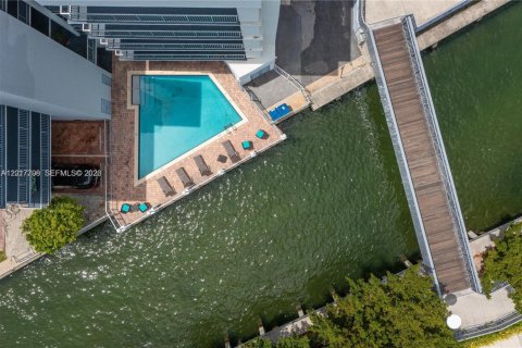 Condo in Miami Beach, Florida, 1 bedroom  № 2087067 - photo 13