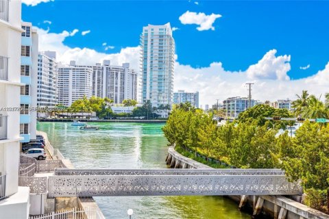 Condo in Miami Beach, Florida, 1 bedroom  № 2087067 - photo 2