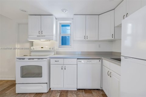 Condo in Miami Beach, Florida, 1 bedroom  № 2087067 - photo 8