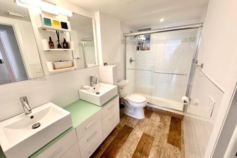 Condo in Miami Beach, Florida, 1 bedroom  № 2087067 - photo 11