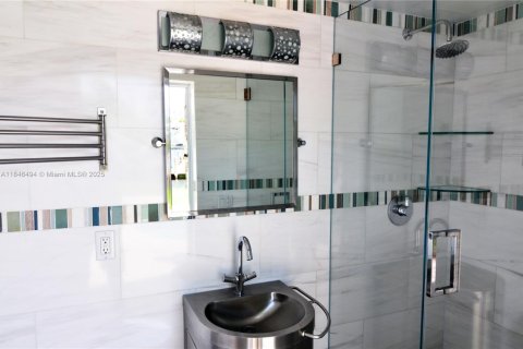 Villa ou maison à vendre à North Miami, Floride: 4 chambres, 169.55 m2 № 1847769 - photo 16