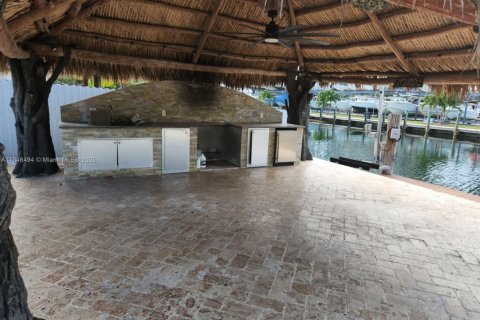 Villa ou maison à vendre à North Miami, Floride: 4 chambres, 169.55 m2 № 1847769 - photo 7