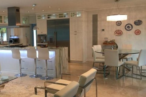Villa ou maison à vendre à North Miami, Floride: 4 chambres, 169.55 m2 № 1847769 - photo 10