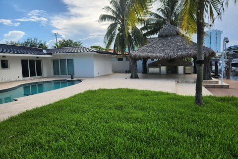 Villa ou maison à vendre à North Miami, Floride: 4 chambres, 169.55 m2 № 1847769 - photo 3