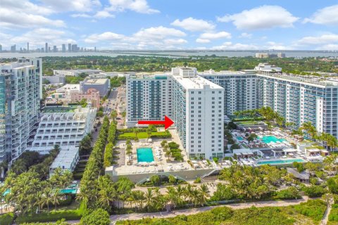 Condo in Miami Beach, Florida, 1 bedroom  № 2411136 - photo 3