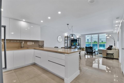 Condo in Miami Beach, Florida, 1 bedroom  № 2411136 - photo 7