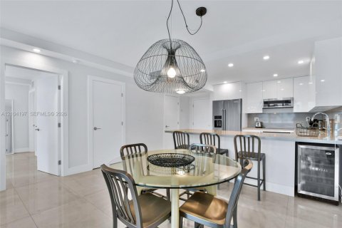 Condo in Miami Beach, Florida, 1 bedroom  № 2411136 - photo 9