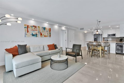 Condo in Miami Beach, Florida, 1 bedroom  № 2411136 - photo 11