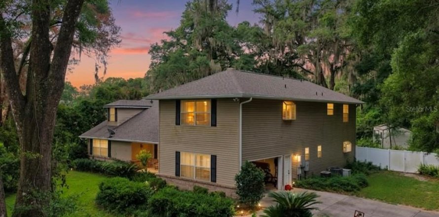 House in Ocala, Florida 5 bedrooms, 391.77 sq.m. № 2267501