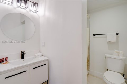 House in Miami, Florida 4 bedrooms, 192.77 sq.m. № 1858555 - photo 25