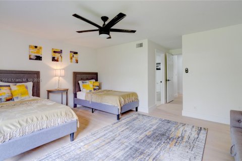 House in Miami, Florida 4 bedrooms, 192.77 sq.m. № 1858555 - photo 18