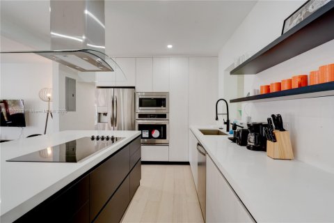 House in Miami, Florida 4 bedrooms, 192.77 sq.m. № 1858555 - photo 8