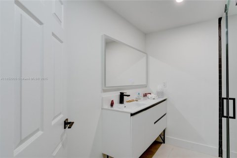 House in Miami, Florida 4 bedrooms, 192.77 sq.m. № 1858555 - photo 28