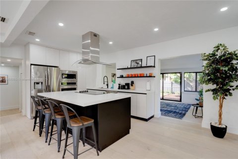 House in Miami, Florida 4 bedrooms, 192.77 sq.m. № 1858555 - photo 22
