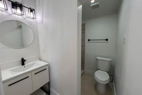 House in Miami, Florida 4 bedrooms, 192.77 sq.m. № 1858555 - photo 30