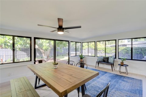 House in Miami, Florida 4 bedrooms, 192.77 sq.m. № 1858555 - photo 5