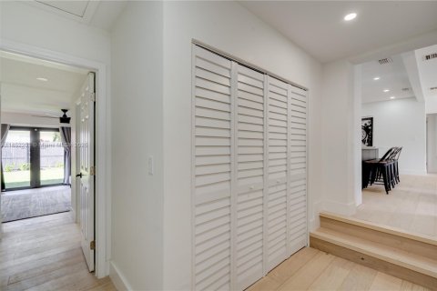 House in Miami, Florida 4 bedrooms, 192.77 sq.m. № 1858555 - photo 19