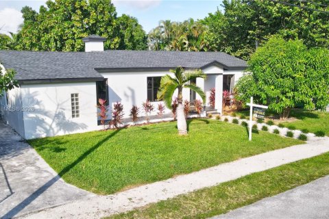 House in Miami, Florida 4 bedrooms, 192.77 sq.m. № 1858555 - photo 2