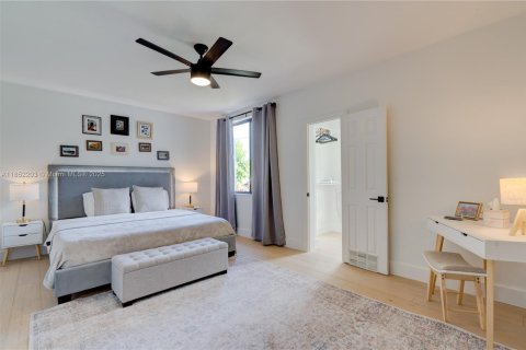 House in Miami, Florida 4 bedrooms, 192.77 sq.m. № 1858555 - photo 20