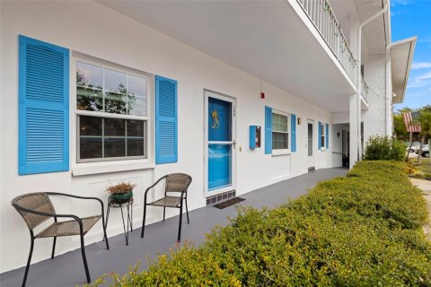 Condominio en Dunedin, Florida, 1 dormitorio № 2101893