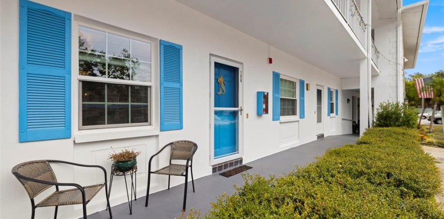 Condominio en Dunedin, Florida, 1 dormitorio  № 2101893
