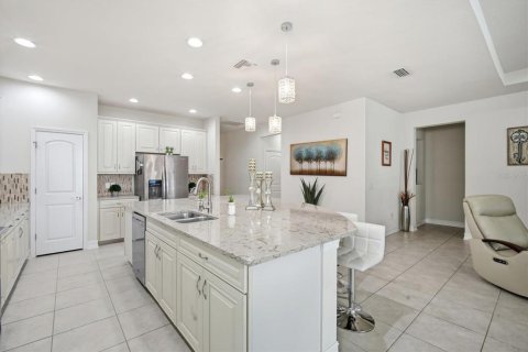 Casa en venta en Tampa, Florida, 4 dormitorios, 279.91 m2 № 2427598 - foto 7