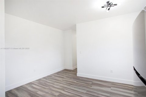 Appartement à louer à Miami, Floride: 2 chambres, 74.32 m2 № 1931977 - photo 4